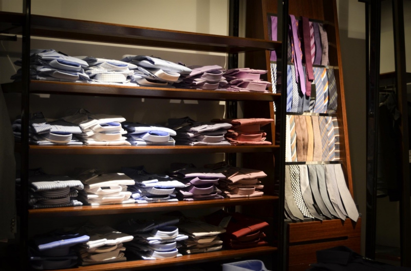 boutique-GORBIO-min_shirts_exhibition_shop_shopping_shelf_buy_business_clothing-940715